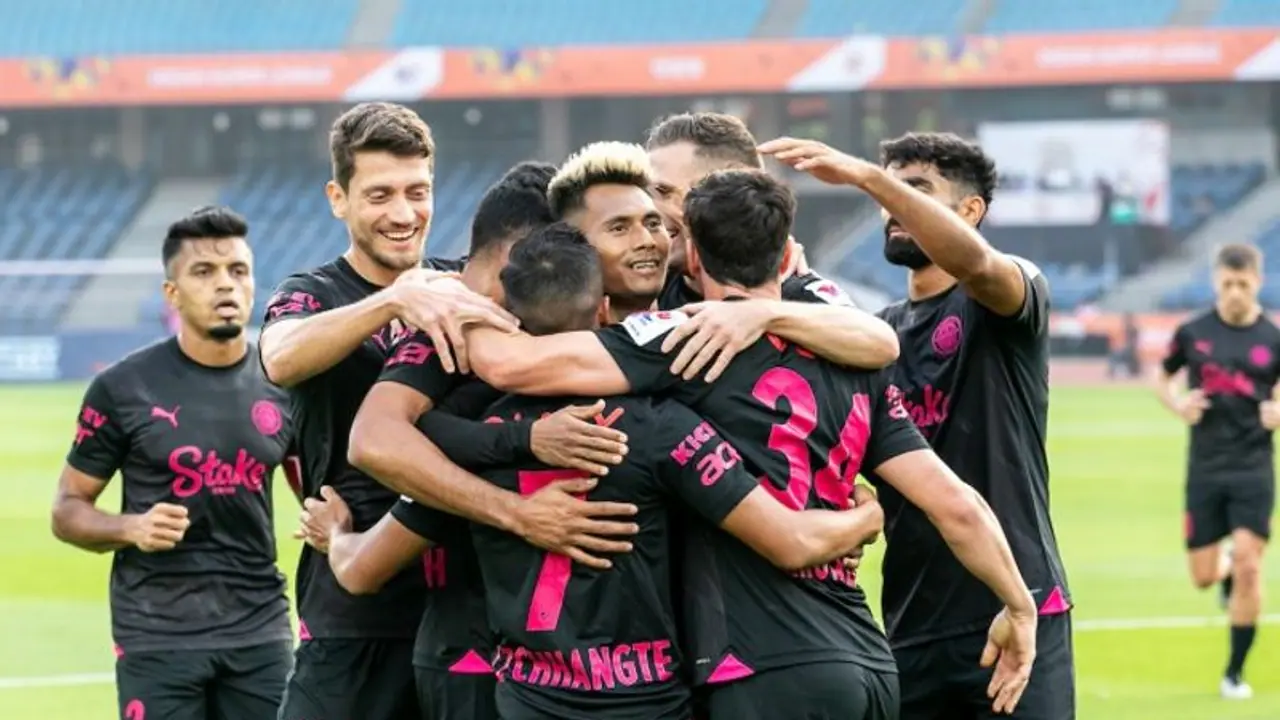 ISL 2023 24: Vikram Singh's hat trick propels Mumbai City FC to the top after victory over NorthEast United FC ISL 2023 24: Vikram Singh's hat trick propels Mumbai City FC to the top after victory over NorthEast United FC