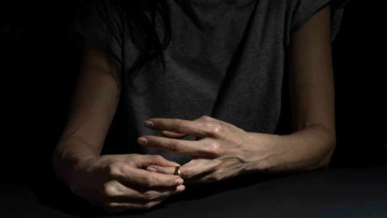 കാമുകന് മറ്റൊരു ബന്ധം, വീട് മുഴുവനും 'നാറ്റിച്ച്' യുവതി ഇറങ്ങിപ്പോയി, ഈ പ്രതികാരം പൊളിച്ചെന്ന് നെറ്റിസണ്‍സ്