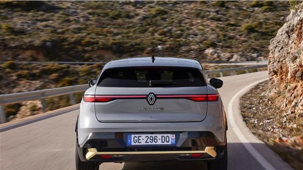 ക്യാമറയിൽ കുടുങ്ങി, ഇന്ത്യൻ നിരത്തിൽ ഈ കാർ ആദ്യം, സംശയങ്ങൾ പലവിധം!