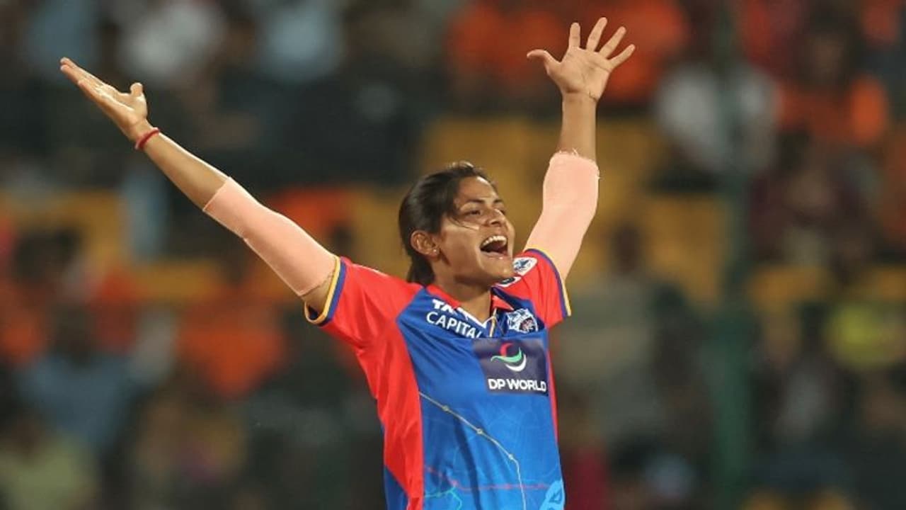 டெல்லி பவுலிங்கை தாக்கு பிடிக்க முடியாமல் 138 ரன்களில் சுருண்ட குஜராத் 4ஆவது போட்டியிலும் தோல்வி! டெல்லி பவுலிங்கை தாக்கு பிடிக்க முடியாமல் 138 ரன்களில் சுருண்ட குஜராத் 4ஆவது போட்டியிலும் தோல்வி!