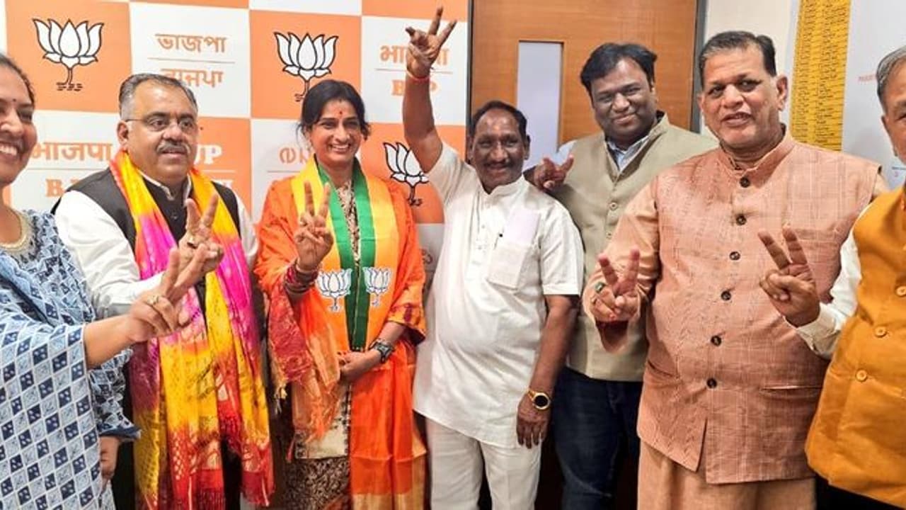 Hyderabad: అసదుద్దీన్ ఒవైసీపై పోటీకి బీజేపీ అనూహ్య ట్విస్ట్.. పార్టీ సభ్యత్వం లేకున్నా.. ! Hyderabad: అసదుద్దీన్ ఒవైసీపై పోటీకి బీజేపీ అనూహ్య ట్విస్ట్.. పార్టీ సభ్యత్వం లేకున్నా.. !