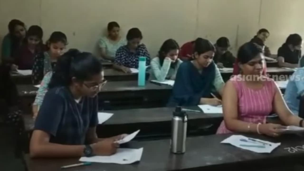 മലയാളം മിഷന്‍റെ നീലക്കുറുഞ്ഞി; ഇന്ത്യയിൽ ആദ്യമായി മാതൃഭാഷാ തുല്യതയ്ക്കായി പരീക്ഷയെഴുതി മറുനാട്ടുകാർ