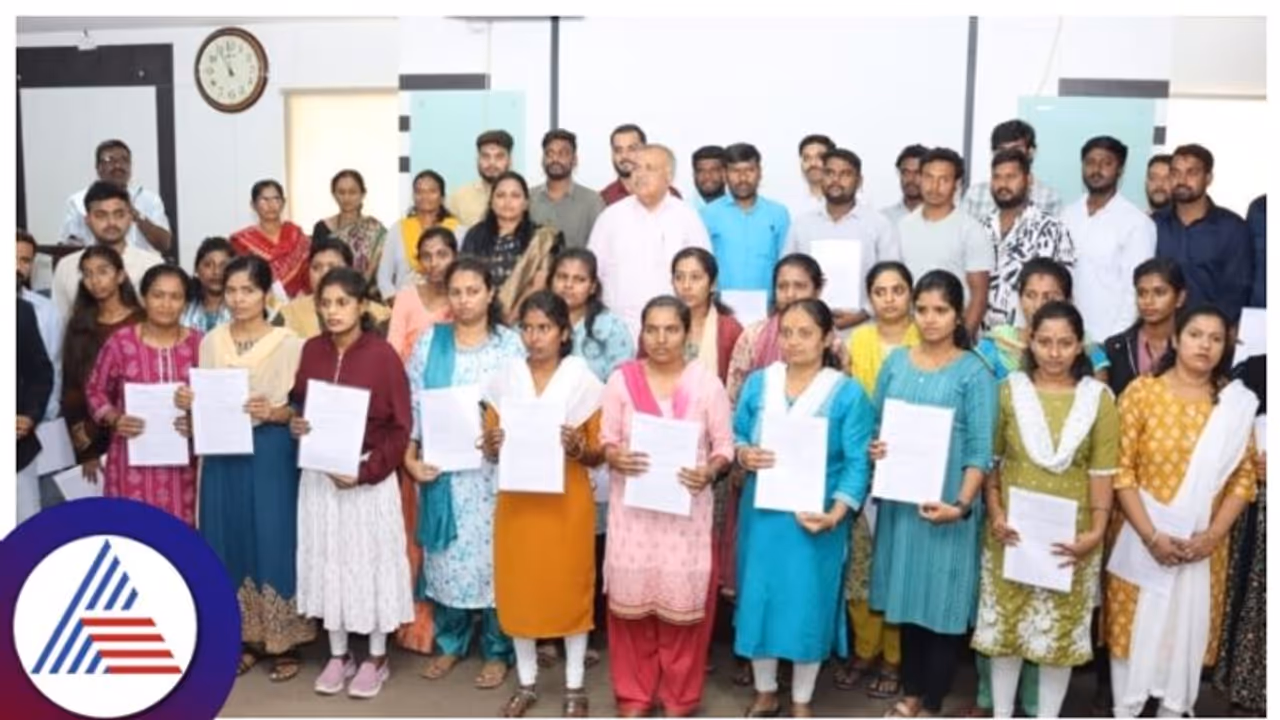 50 ಮಂದಿಗೆ ಬಿಎಂಟಿಸಿಯಲ್ಲಿ ಅನುಕಂಪದ ನೌಕರಿ, ಉದ್ಯೋಗ ಪತ್ರ ನೀಡಿದ ರಾಮಲಿಂಗಾರೆಡ್ಡಿ 50 ಮಂದಿಗೆ ಬಿಎಂಟಿಸಿಯಲ್ಲಿ ಅನುಕಂಪದ ನೌಕರಿ, ಉದ್ಯೋಗ ಪತ್ರ ನೀಡಿದ ರಾಮಲಿಂಗಾರೆಡ್ಡಿ