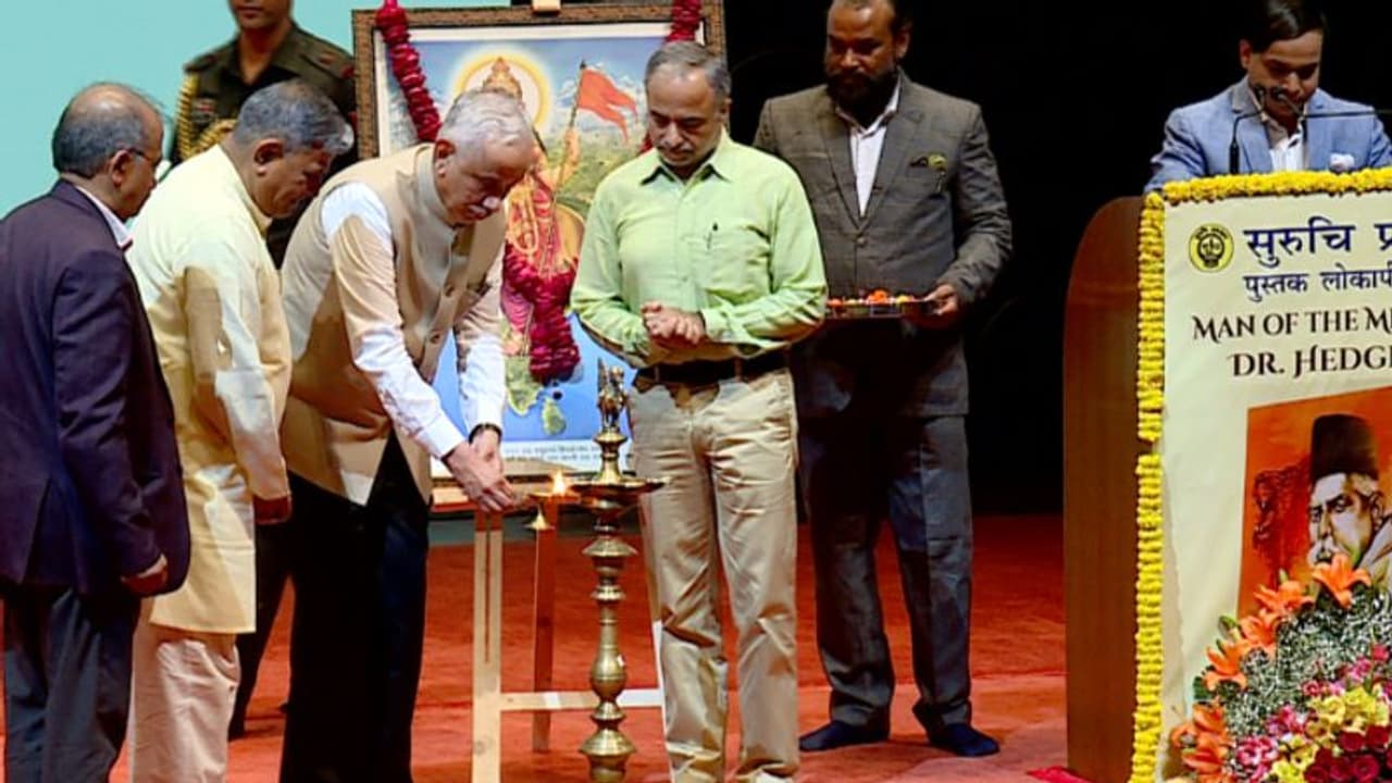 'മാൻ ഓഫ് ദ മില്ലേനിയ'; ഹെഡ്ഗെവാറിനെ കുറിച്ചുള്ള പുസ്തകം പ്രകാശനം ചെയ്ത് ആന്ധ്ര ഗവർണർ 'മാൻ ഓഫ് ദ മില്ലേനിയ'; ഹെഡ്ഗെവാറിനെ കുറിച്ചുള്ള പുസ്തകം പ്രകാശനം ചെയ്ത് ആന്ധ്ര ഗവർണർ