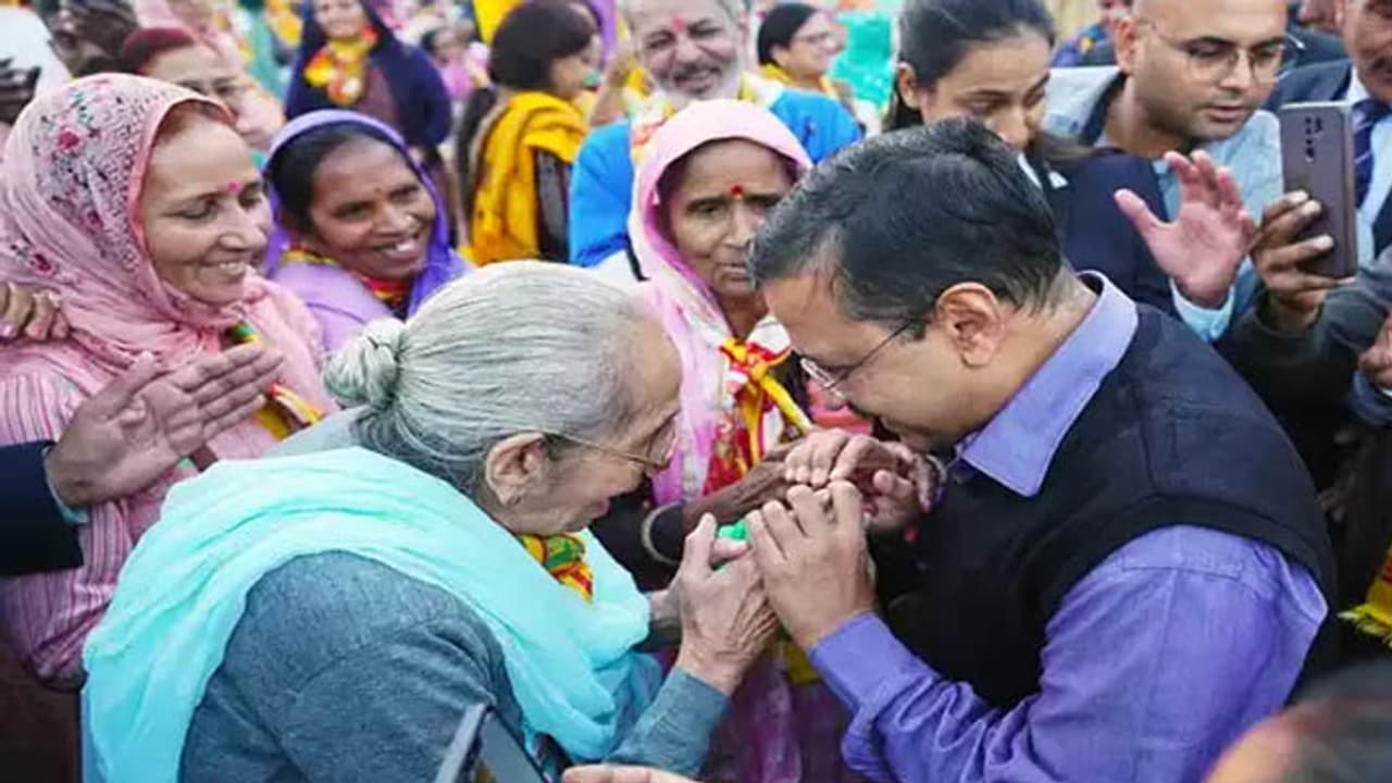 यूपी बिहार की महिलाओं के लिए अच्छी खबर, जानिए दिल्ली में 1000 रुपये पाने का तरीका