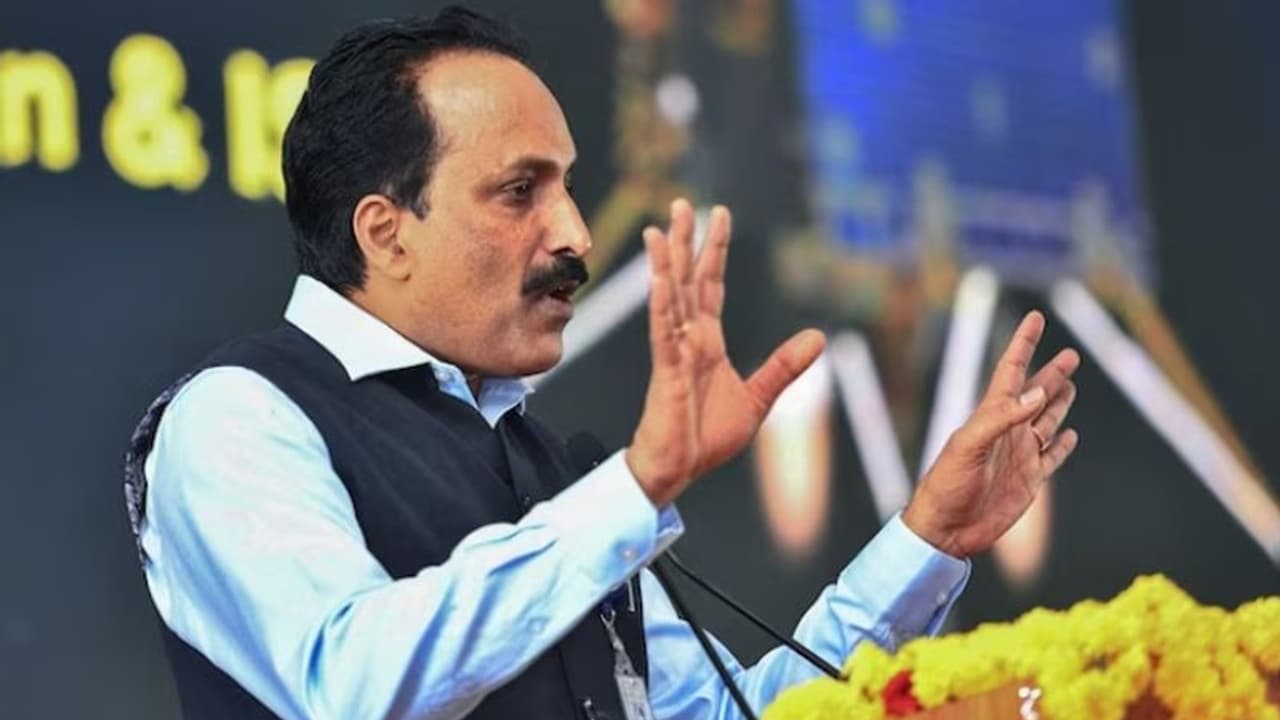 ISRO தலைவர் சோம்நாதிற்கு கேன்சர்.. ஆதித்யா L1 ஏவப்பட்ட நாளில் வந்த அதிர்ச்சி செய்தி அதன் பின் நடந்தது என்ன?