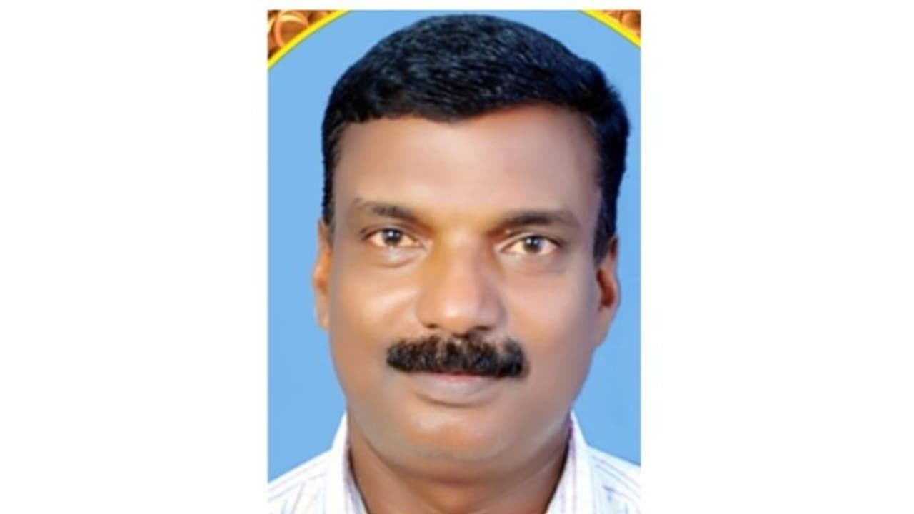 പിക്ക്അപ്പ് വാൻ ഗുഡ്സ് ഓട്ടോറിക്ഷയിലിടിച്ചു; റോഡിലേക്ക് തെറിച്ചുവീണ ഡ്രൈവർ മരിച്ചു പിക്ക്അപ്പ് വാൻ ഗുഡ്സ് ഓട്ടോറിക്ഷയിലിടിച്ചു; റോഡിലേക്ക് തെറിച്ചുവീണ ഡ്രൈവർ മരിച്ചു