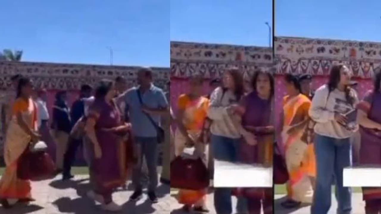 'മാറി നില്ക്ക്..'; ഒപ്പം വന്ന സ്ത്രീയോട് രജനികാന്ത് ! 'സ്റ്റാർ ജാഡ'യെന്ന് കമന്റ്, ചേരിതിരിഞ്ഞ് ആളുകൾ ! 'മാറി നില്ക്ക്..'; ഒപ്പം വന്ന സ്ത്രീയോട് രജനികാന്ത് ! 'സ്റ്റാർ ജാഡ'യെന്ന് കമന്റ്, ചേരിതിരിഞ്ഞ് ആളുകൾ !