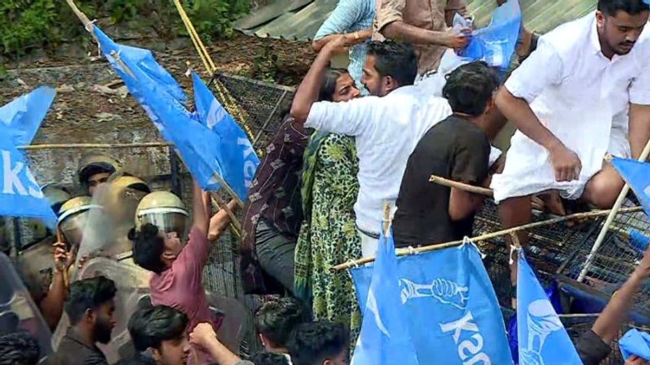 കെഎസ്യു വിദ്യാഭ്യാസ ബന്ദ് എസ്എസ്എല്സി പ്ലസ് ടു പരീക്ഷകളെ ബാധിക്കുമോ! കെഎസ്യു വിദ്യാഭ്യാസ ബന്ദ് എസ്എസ്എല്സി പ്ലസ് ടു പരീക്ഷകളെ ബാധിക്കുമോ!