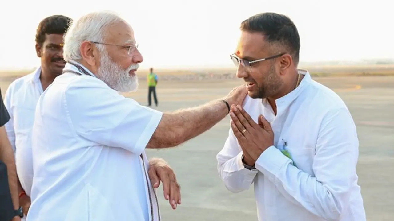 சீன் போடுவதற்காக தனக்கு இரட்டை குழந்தை பிறந்ததாக மோடியிடமே பொய் சொன்ன பாஜக நிர்வாகி வெளியான பகீர் தகவல்