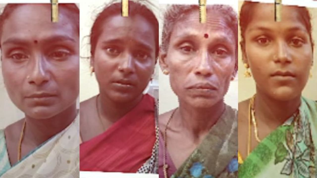 തമിഴ്നാട് സ്വദേശികളായ 4 സ്ത്രീകൾ; കുക്കറും ഫാനും ഓട്ടുവിളക്കുമടക്കം സകലതും പൊക്കി, വൻ മോഷണം, റിമാൻഡിൽ തമിഴ്നാട് സ്വദേശികളായ 4 സ്ത്രീകൾ; കുക്കറും ഫാനും ഓട്ടുവിളക്കുമടക്കം സകലതും പൊക്കി, വൻ മോഷണം, റിമാൻഡിൽ