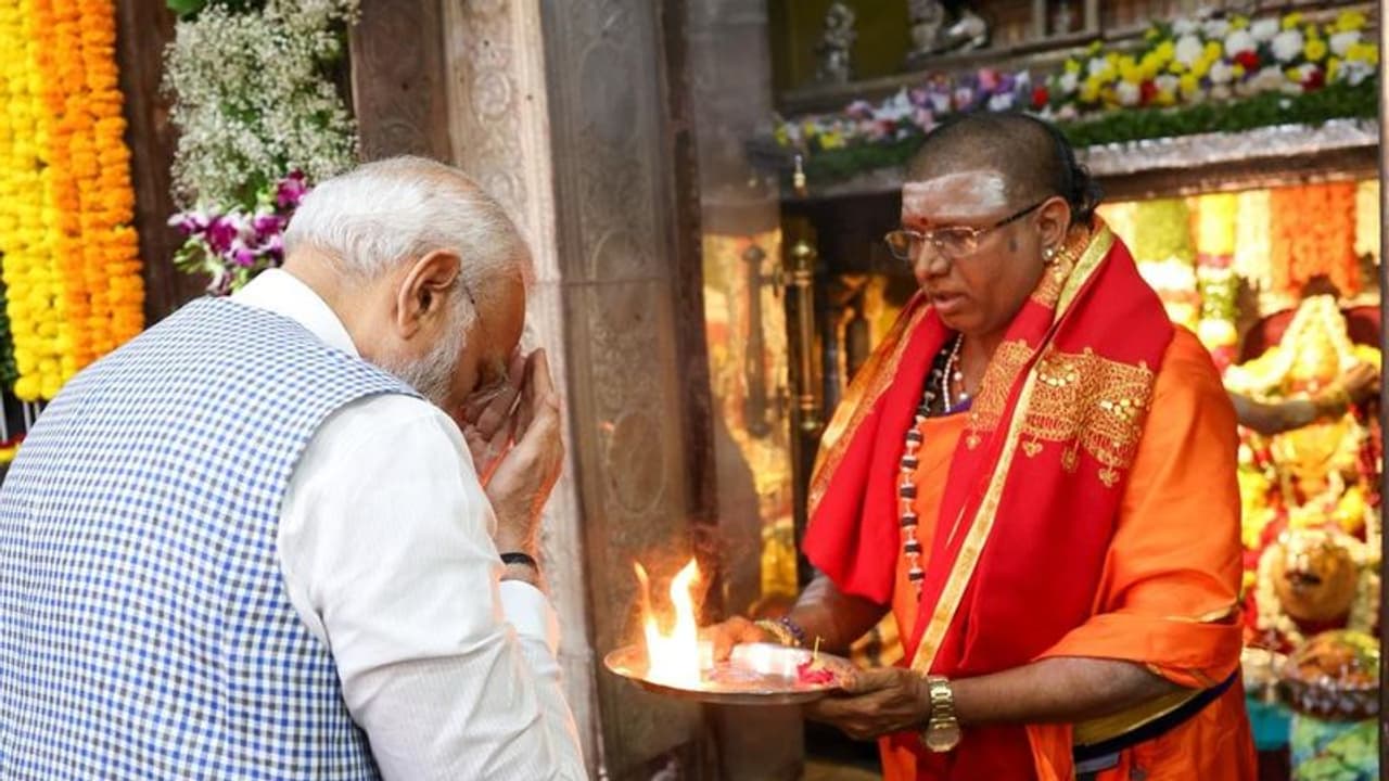 PM Modi greeted with 'Jai Shri Ram', 'Ab ki baar 400 paar' chants outside Ujjaini Mahakali Temple (WATCH)