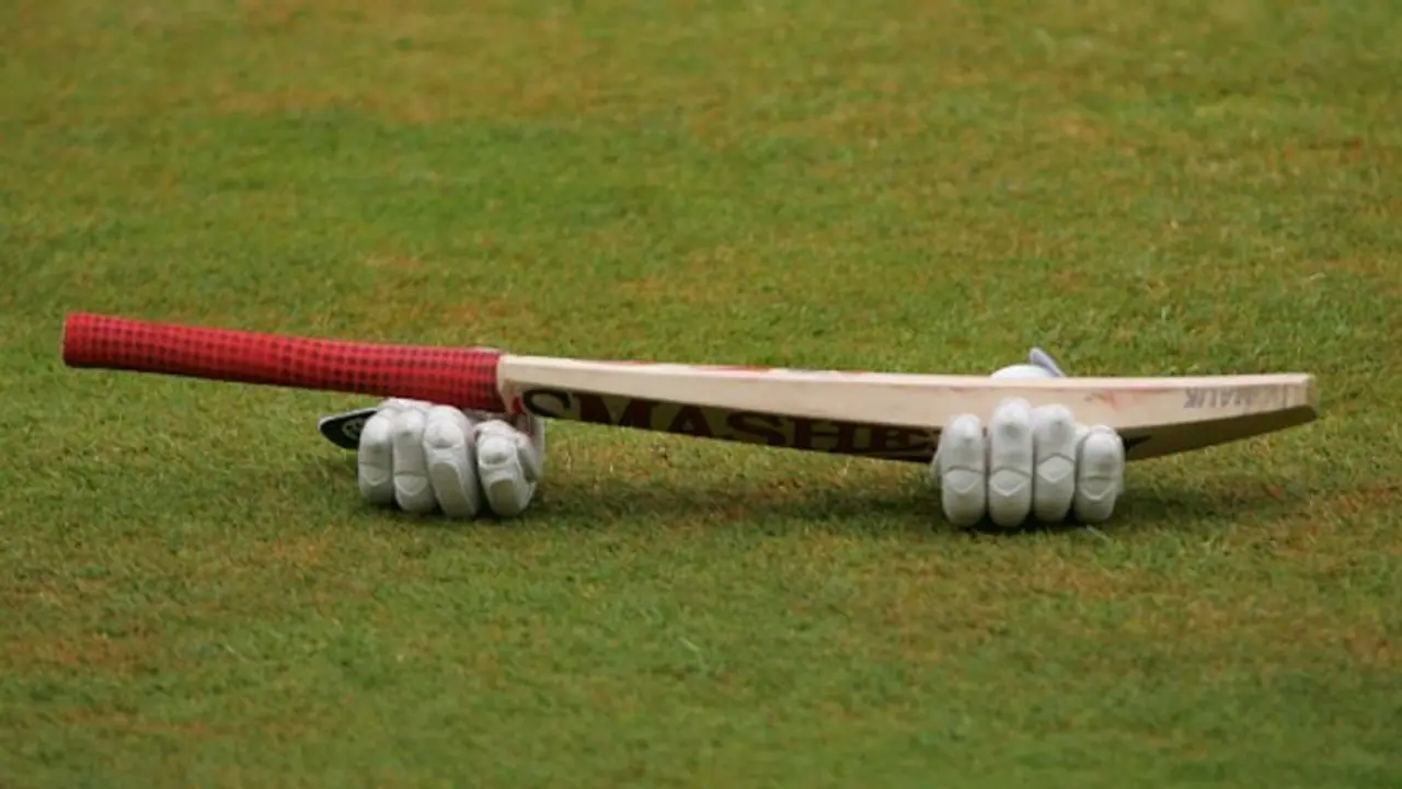 മൂന്ന് മാസത്തിനിടെ നാലാമത്തെ മരണം; ക്രിക്കറ്റ് കളിക്കുന്നതിനിടെ 24കാരന്‍ ടെക്കി കുഴഞ്ഞുവീണ് മരിച്ചു