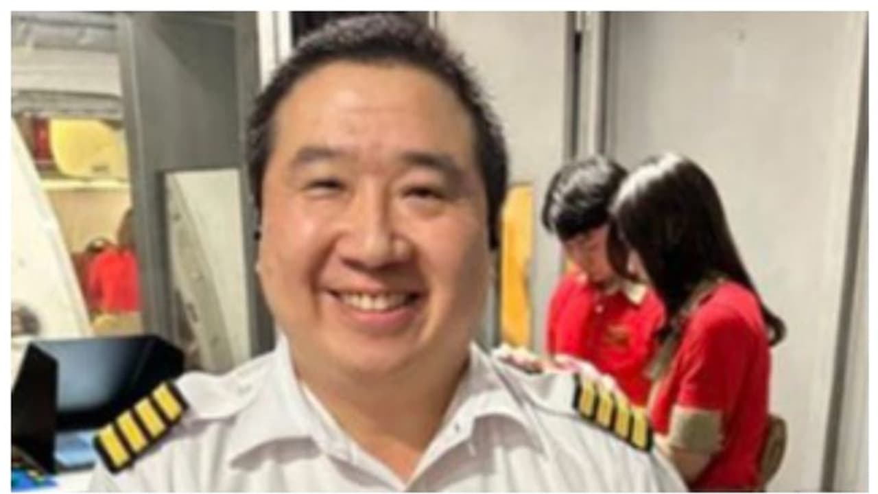 വിമാനയാത്രയ്ക്കിടെ പ്രസവവേദന; ഫോണിലൂടെയുള്ള ഡോക്ടർമാരുടെ നിർദ്ദേശമനുസരിച്ച് കുഞ്ഞിനെ പുറത്തെടുത്ത് പൈലറ്റ്