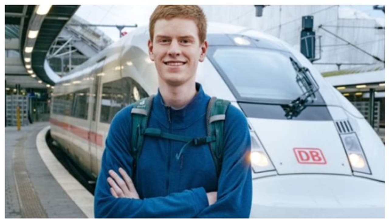 17 കാരന്റെ ജീവിതം ട്രെയിനില്; ഇതുവരെ സഞ്ചരിച്ചത് 5 ലക്ഷം കിലോമീറ്റർ, പ്രതിവർഷം ചെലവ് 8 ലക്ഷം രൂപ! 17 കാരന്റെ ജീവിതം ട്രെയിനില്; ഇതുവരെ സഞ്ചരിച്ചത് 5 ലക്ഷം കിലോമീറ്റർ, പ്രതിവർഷം ചെലവ് 8 ലക്ഷം രൂപ!