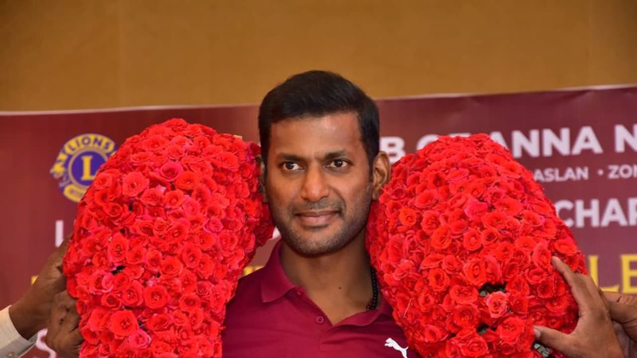 హీరో విశాల్ షాకింగ్ నిర్ణయం, సాహసం చేయబోతున్నాడా..? 