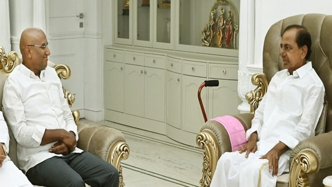 18న బీఆర్ఎస్లోకి ఆర్ఎస్ ప్రవీణ్ కుమార్.. కేసీఆర్ సమక్షంలో..! 18న బీఆర్ఎస్లోకి ఆర్ఎస్ ప్రవీణ్ కుమార్.. కేసీఆర్ సమక్షంలో..!