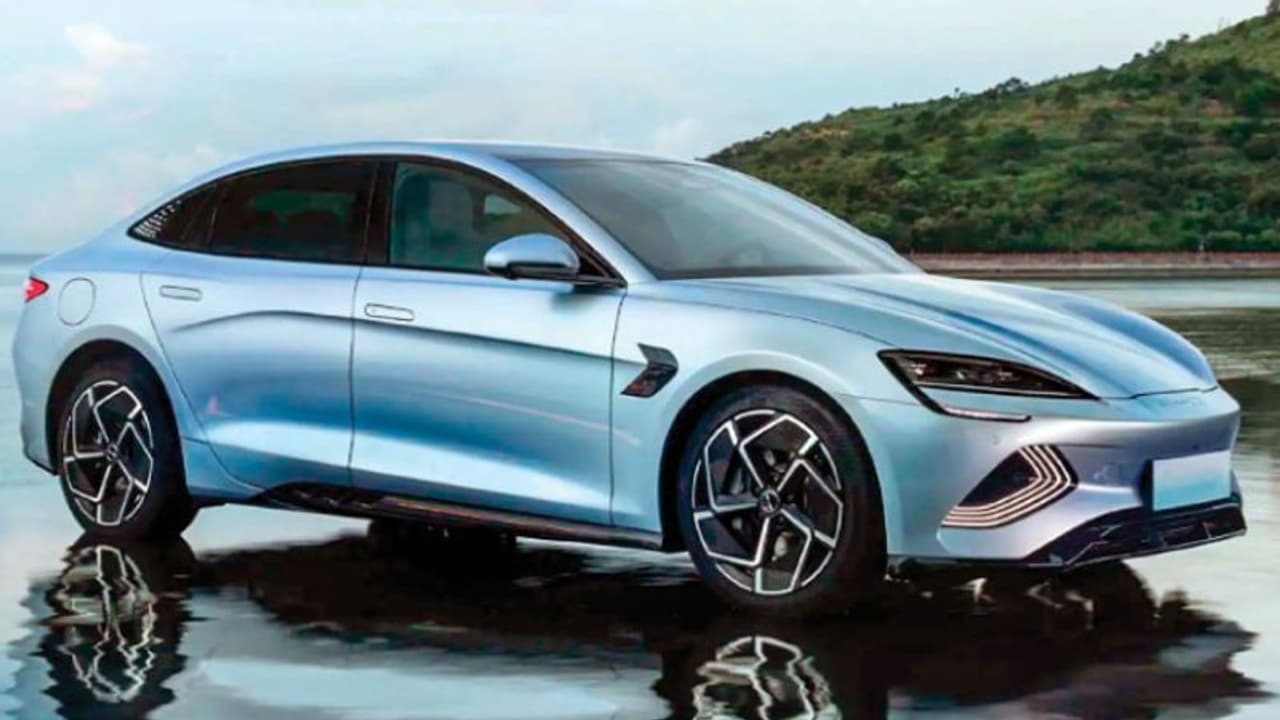 ഒറ്റ ചാർജ്ജിൽ 580 കിമി ഓടുന്ന ഈ കാറിന് വെട്ടിക്കുറച്ചത് രണ്ടുലക്ഷം! ഞെട്ടിച്ച് ബിവൈഡി