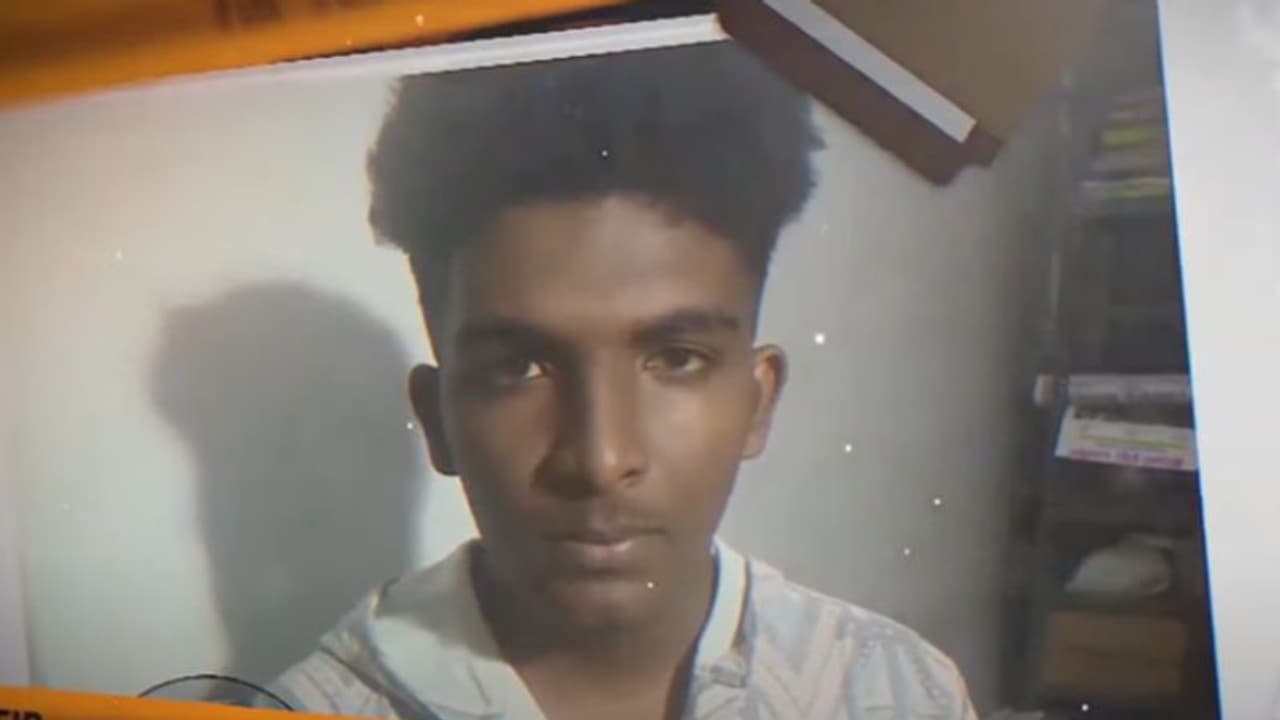 നമ്പർപ്ലേറ്റ് ഇല്ലാതെ അമിത വേഗതയിൽ ബൈക്ക്, തടഞ്ഞ എസ്ഐയെ ഭിത്തിയോട് ചേർത്ത് ഞെരുക്കി, കൈയ്ക്കും വയറിനും പരിക്ക്