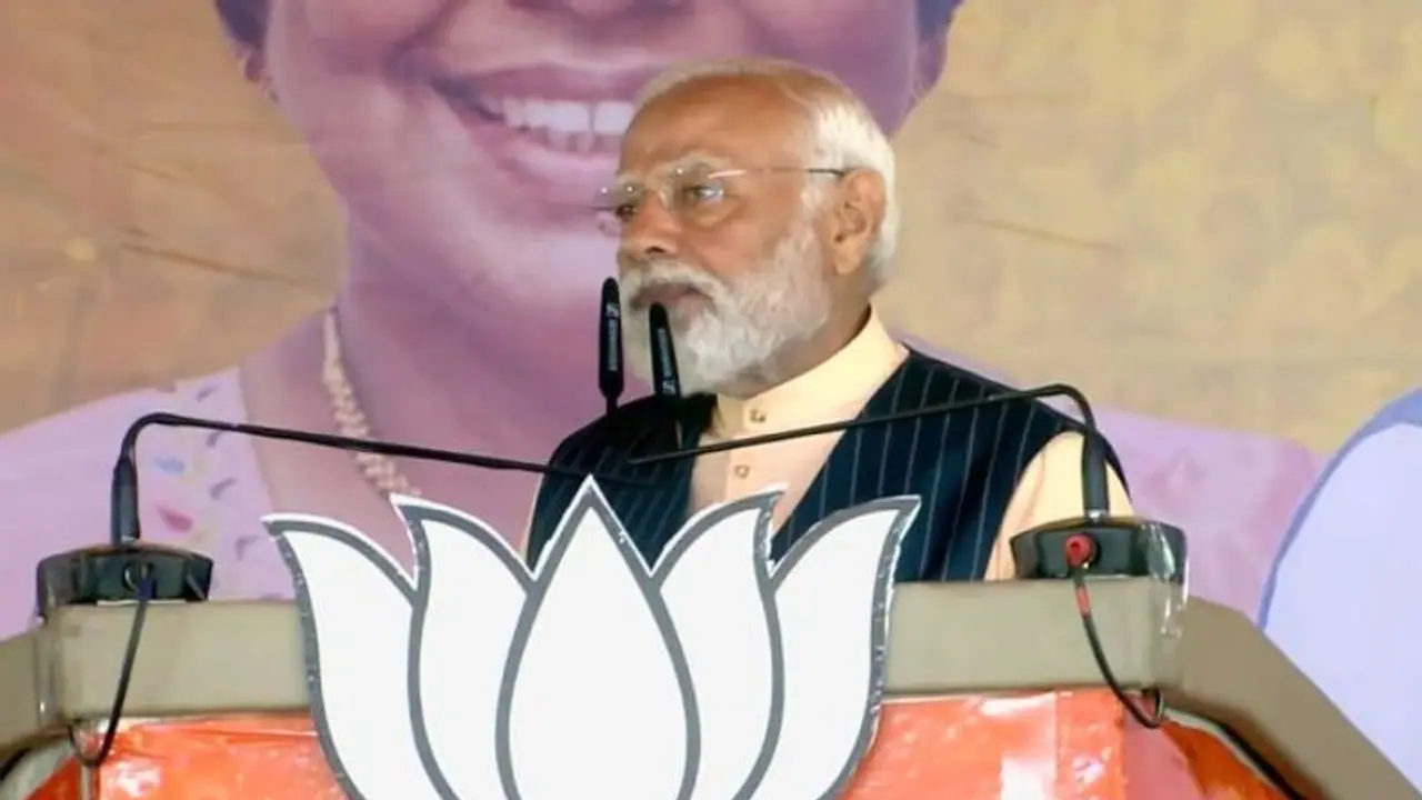 In West Bengal, PM Modi explains why 'all countrymen are his parivar' (WATCH)