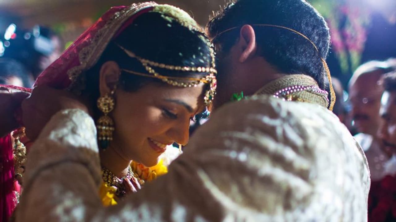 పెళ్లి ఫోటో షేర్ చేసిన అల్లు అర్జున్.. భార్య అల్లు స్నేహారెడ్డికి క్యూట్ విషెస్.. పోస్ట్ వైరల్ పెళ్లి ఫోటో షేర్ చేసిన అల్లు అర్జున్.. భార్య అల్లు స్నేహారెడ్డికి క్యూట్ విషెస్.. పోస్ట్ వైరల్