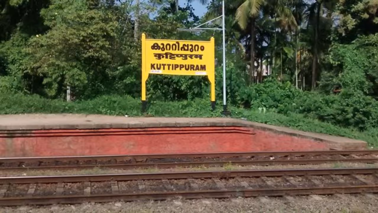 സ്റ്റേഷനിലെ പാർക്കിംഗിൽ നിർത്തിയിട്ട് ട്രെയിനിൽ കയറി, തിരികെ വന്നപ്പോൾ പെട്രോളും ഹെൽമെറ്റുമില്ല, വ്യാപക പരാതി സ്റ്റേഷനിലെ പാർക്കിംഗിൽ നിർത്തിയിട്ട് ട്രെയിനിൽ കയറി, തിരികെ വന്നപ്പോൾ പെട്രോളും ഹെൽമെറ്റുമില്ല, വ്യാപക പരാതി