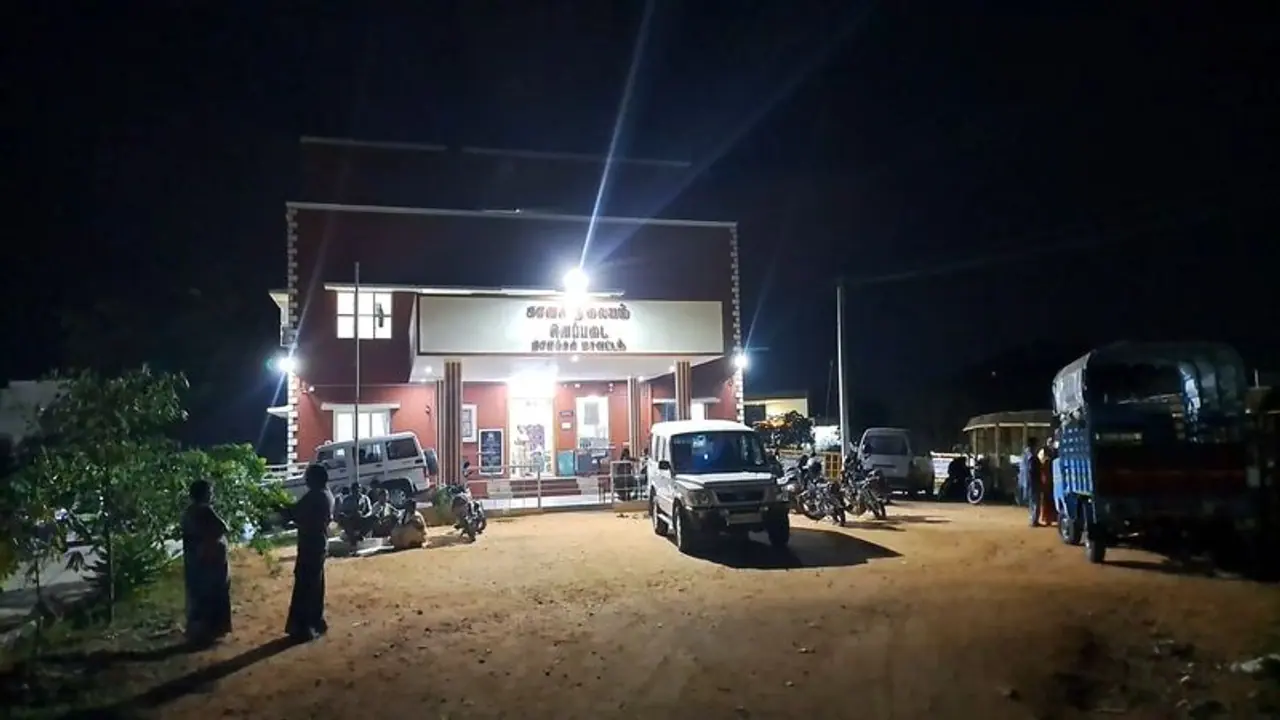 நாமக்கல்லில் 10000 போதை மாத்திரைகள் பறிமுதல்; 15 கூலி தொழிலாளர்கள் கைது