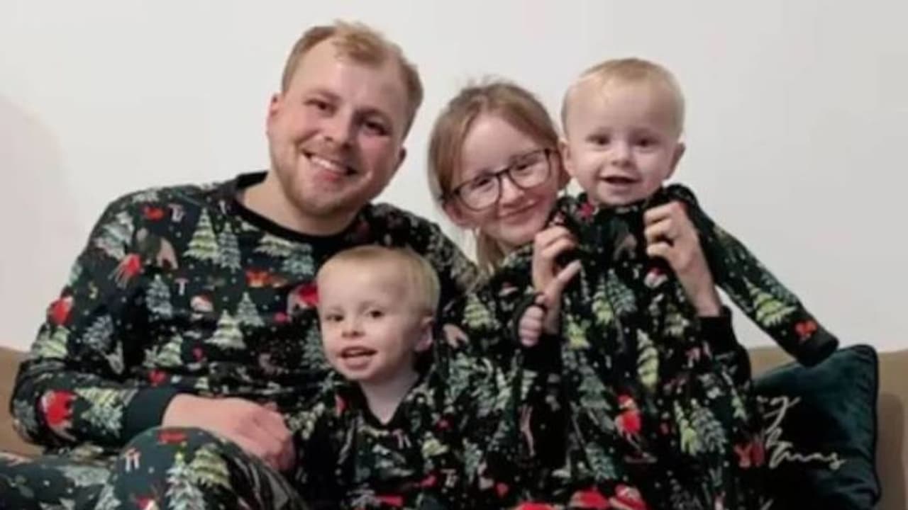 മകളെപ്പോലെയുണ്ട്, എന്തുദ്ദേശത്തിലാണ് ഈ കൊച്ചുകുട്ടിയെ വിവാഹം ചെയ്തത്, വിമർശനത്തിന് മറുപടിയുമായി ലിൻഡ്സി മകളെപ്പോലെയുണ്ട്, എന്തുദ്ദേശത്തിലാണ് ഈ കൊച്ചുകുട്ടിയെ വിവാഹം ചെയ്തത്, വിമർശനത്തിന് മറുപടിയുമായി ലിൻഡ്സി