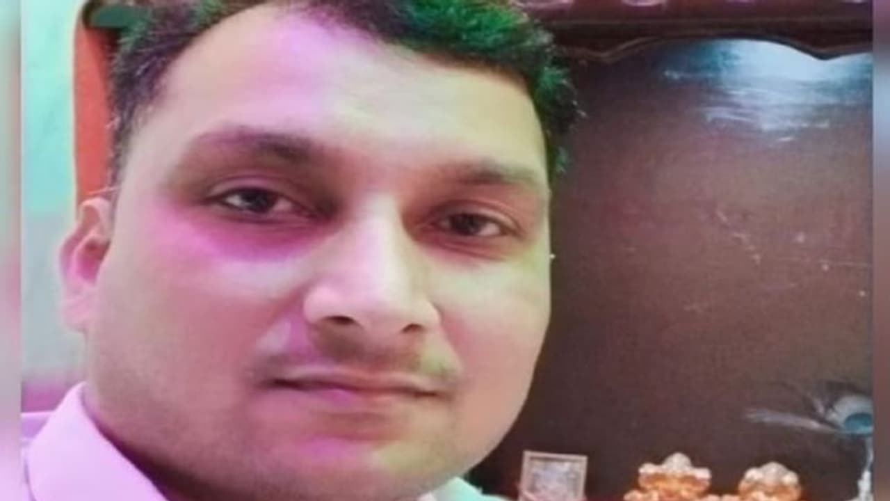 UP News: बरेली में पत्नी ने तमंचे से गोली मारकर की पति की हत्या, बताई ये वजह UP News: बरेली में पत्नी ने तमंचे से गोली मारकर की पति की हत्या, बताई ये वजह