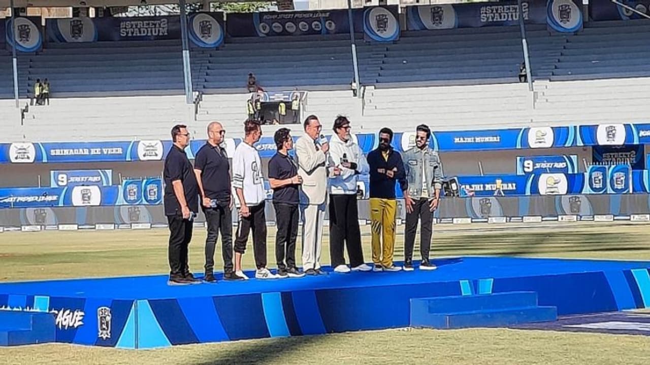 நாட்டு நாட்டு பாடலுக்கு டான்ஸ் ஆடிய சச்சின், நடிகர் சூர்யா, ராம் சரண் – வைரலாகும் வீடியோ! நாட்டு நாட்டு பாடலுக்கு டான்ஸ் ஆடிய சச்சின், நடிகர் சூர்யா, ராம் சரண் – வைரலாகும் வீடியோ!