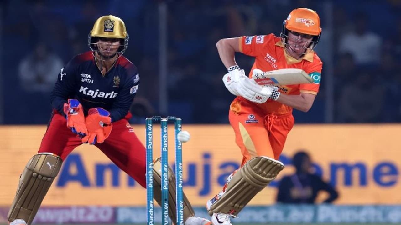 GGT vs RCBW: லாரா வால்வார்ட் அண்ட் பெத் மூனியின் அதிரடி பேட்டிங் – குஜராத் ஜெயிண்ட்ஸ் 199 ரன்கள் குவிப்பு!