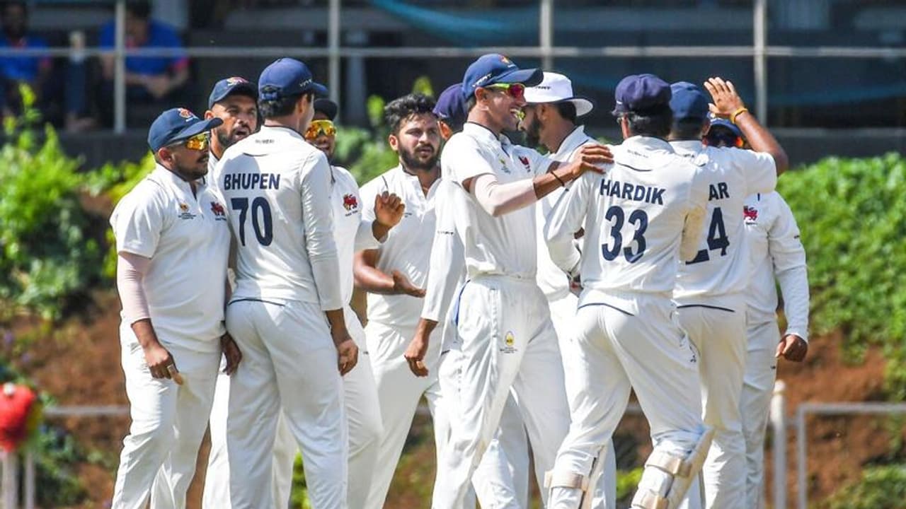 ఒకే రాష్ట్రానికి చెందిన జట్లు ఎన్నిసార్లు రంజీ ట్రోఫీ ఫైనల్లో తలపడ్డాయో తెలుసా? ఒకే రాష్ట్రానికి చెందిన జట్లు ఎన్నిసార్లు రంజీ ట్రోఫీ ఫైనల్లో తలపడ్డాయో తెలుసా?