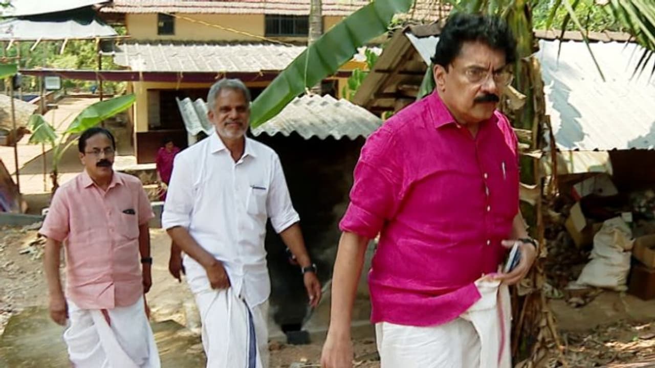 വിഭാഗീയതയെ തുടര്ന്ന് അന്ന് വിട്ടുനിന്നു, പാര്ട്ടി തോറ്റു; ഇക്കുറി പികെ ശശി സ്ഥാനാര്ത്ഥിക്കൊപ്പം സജീവം വിഭാഗീയതയെ തുടര്ന്ന് അന്ന് വിട്ടുനിന്നു, പാര്ട്ടി തോറ്റു; ഇക്കുറി പികെ ശശി സ്ഥാനാര്ത്ഥിക്കൊപ്പം സജീവം