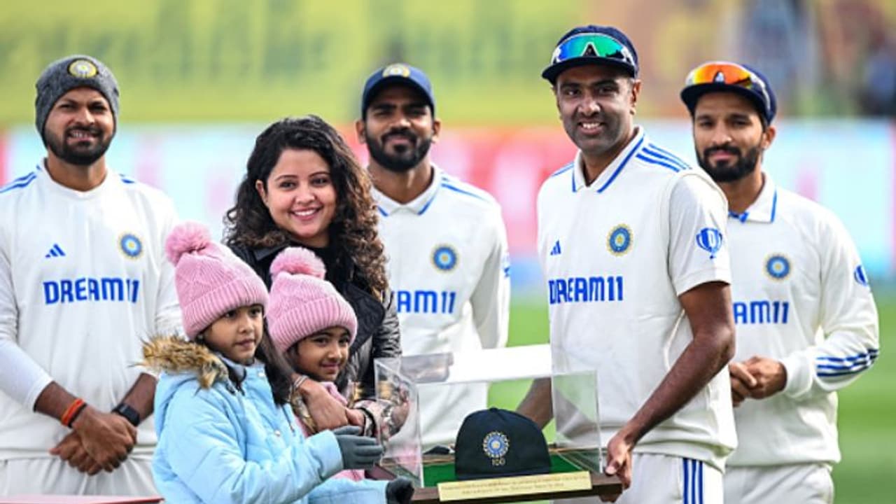 Ravichandran Ashwin 100th Test: அஸ்வினுக்கு 100ஆவது டெஸ்ட் போட்டிக்கான சிறப்பு கேப் வழங்கிய ராகுல் டிராவிட்! Ravichandran Ashwin 100th Test: அஸ்வினுக்கு 100ஆவது டெஸ்ட் போட்டிக்கான சிறப்பு கேப் வழங்கிய ராகுல் டிராவிட்!
