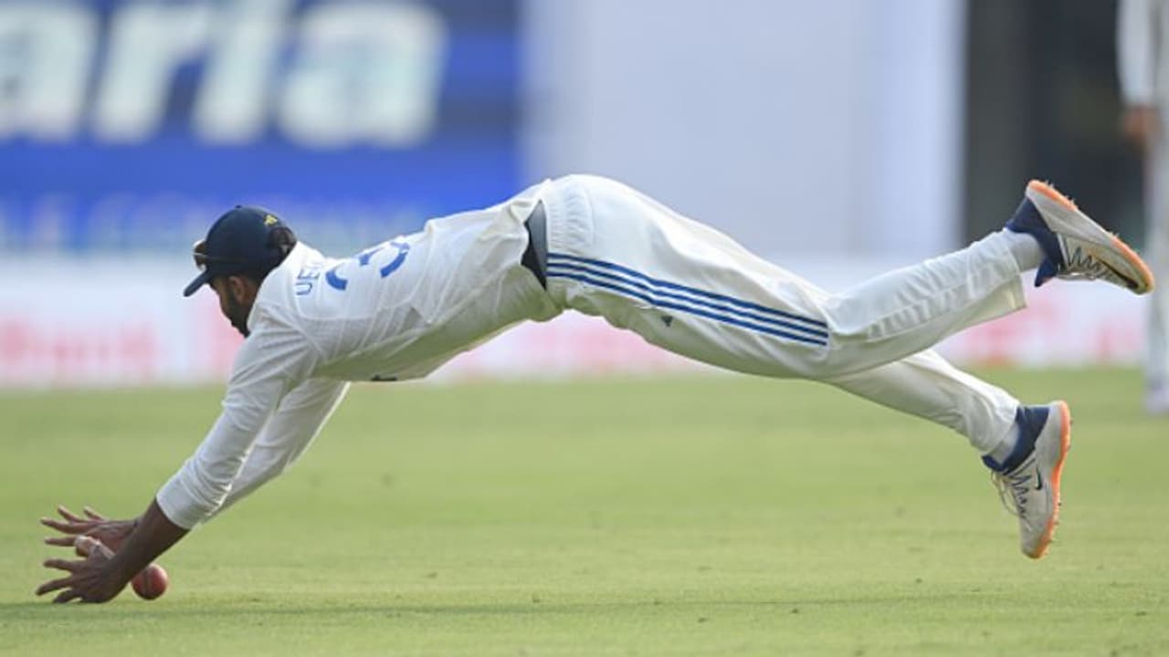 ഒടുവില് ഒരു മലയാളി ക്രിക്കറ്ററും! അഞ്ച് താരങ്ങള്ക്ക് അരങ്ങേറ്റം നല്കി ഇന്ത്യ; റെക്കോര്ഡ് ഒടുവില് ഒരു മലയാളി ക്രിക്കറ്ററും! അഞ്ച് താരങ്ങള്ക്ക് അരങ്ങേറ്റം നല്കി ഇന്ത്യ; റെക്കോര്ഡ്