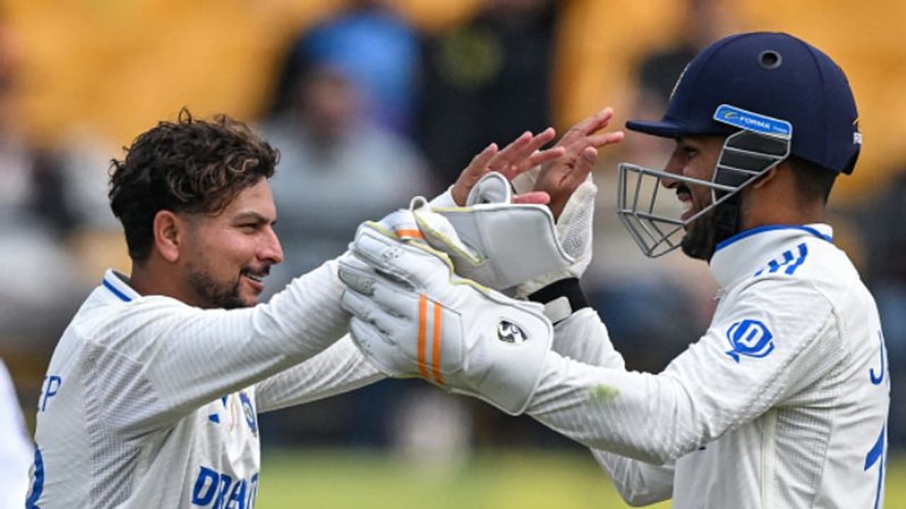 'ചേട്ടാ, അയാള് സ്റ്റെപ്ഔട്ട് ചെയ്യും'...കുല്ദീപിനോട് ധ്രുവ് ജൂറെല്, അടുത്ത പന്തില് വിക്കറ്റ്! 'ചേട്ടാ, അയാള് സ്റ്റെപ്ഔട്ട് ചെയ്യും'...കുല്ദീപിനോട് ധ്രുവ് ജൂറെല്, അടുത്ത പന്തില് വിക്കറ്റ്!