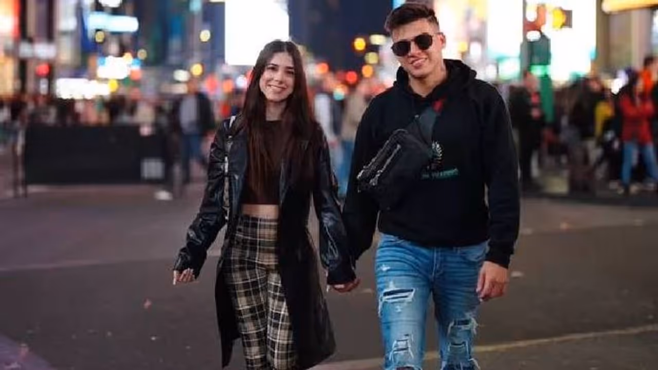 മാസം ഭാര്യയ്ക്ക് ഷോംപ്പിംഗിനായി മാത്രം 8 ലക്ഷം രൂപ, ഒരു ജോലിയും ചെയ്യണ്ട, രാജകുമാരിയെപ്പോലെ ജീവിക്കണം മാസം ഭാര്യയ്ക്ക് ഷോംപ്പിംഗിനായി മാത്രം 8 ലക്ഷം രൂപ, ഒരു ജോലിയും ചെയ്യണ്ട, രാജകുമാരിയെപ്പോലെ ജീവിക്കണം