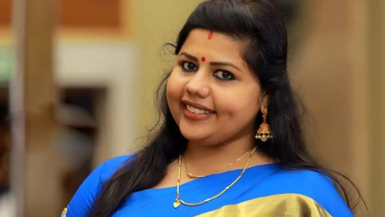 'സർക്കാരിന് പൈസക്ക് ബുദ്ധിമുട്ട് ഉള്ളതോണ്ടാണോ ഇത്രയും പരിപാടികൾ ഒഴിവാക്കി അവാർഡ് ഇനത്തിൽ ചെലവ് ചുരുക്കുന്നത്?' 'സർക്കാരിന് പൈസക്ക് ബുദ്ധിമുട്ട് ഉള്ളതോണ്ടാണോ ഇത്രയും പരിപാടികൾ ഒഴിവാക്കി അവാർഡ് ഇനത്തിൽ ചെലവ് ചുരുക്കുന്നത്?'