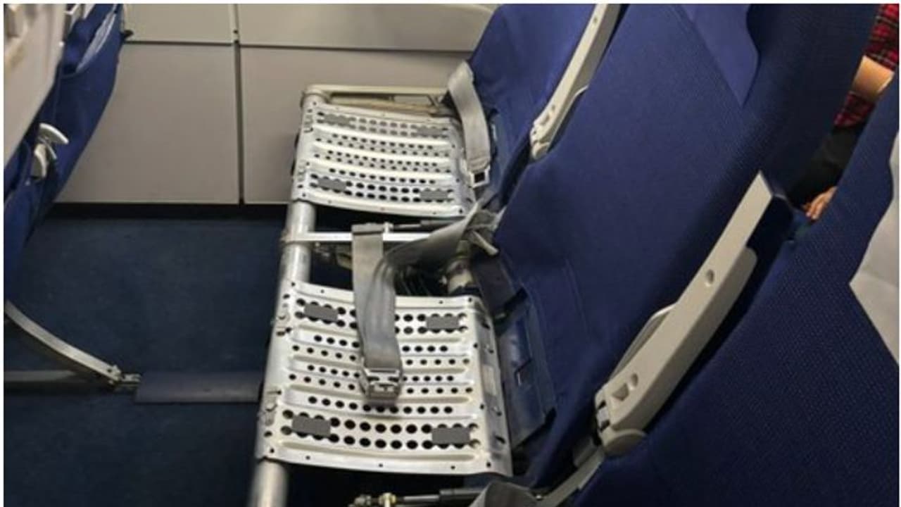 എന്ത് വിധിയിത് വല്ലാത്ത ചതിയിത്! സീറ്റ് കണ്ട് ഞെട്ടി യാത്രക്കാരി, പോസ്റ്റ് വൈറലായയോടെ ഉടൻ പ്രതികരിച്ച് എയർലൈൻ എന്ത് വിധിയിത് വല്ലാത്ത ചതിയിത്! സീറ്റ് കണ്ട് ഞെട്ടി യാത്രക്കാരി, പോസ്റ്റ് വൈറലായയോടെ ഉടൻ പ്രതികരിച്ച് എയർലൈൻ