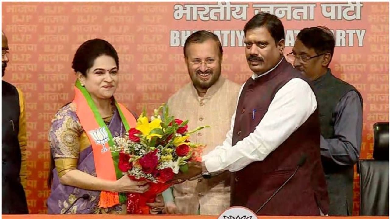 ಕೇರಳ ಮಾಜಿ ಸಿಎಂ, ಕಾಂಗ್ರೆಸ್ಸಿಗ ಕರುಣಾಕರನ್ ಪುತ್ರಿ ಪದ್ಮಜಾ ಬಿಜೆಪಿಗೆ ಕೇರಳ ಮಾಜಿ ಸಿಎಂ, ಕಾಂಗ್ರೆಸ್ಸಿಗ ಕರುಣಾಕರನ್ ಪುತ್ರಿ ಪದ್ಮಜಾ ಬಿಜೆಪಿಗೆ