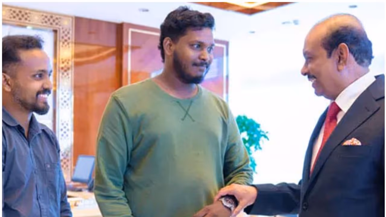 'യൂസഫലിയുടെ ഓഫീസിൽ നിന്നാണ്', യുഎഇയിൽ‌ നിന്ന് തിരുവനന്തപുരത്തേക്ക് ആ ഫോൺകോൾ എത്തി! കൊച്ചി ലുലുവിൽ സ്നേഹസമ്മാനം