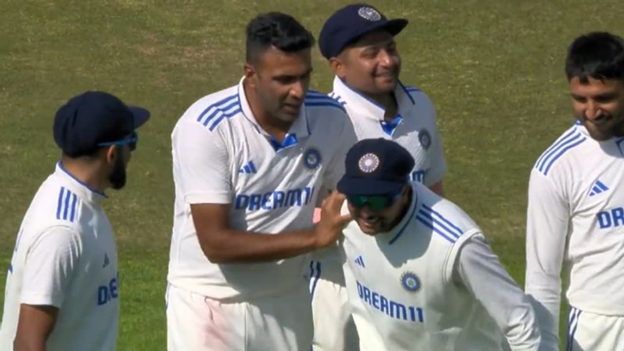 'ഞാനത് 35 തവണ ചെയ്തിട്ടുണ്ട്, ഇത്തവണ നീയാണ് അതിന് അർഹൻ'; കുൽദീപിന്റെ സ്നേഹാദരം നിരസിച്ച് അശ്വിന് 'ഞാനത് 35 തവണ ചെയ്തിട്ടുണ്ട്, ഇത്തവണ നീയാണ് അതിന് അർഹൻ'; കുൽദീപിന്റെ സ്നേഹാദരം നിരസിച്ച് അശ്വിന്