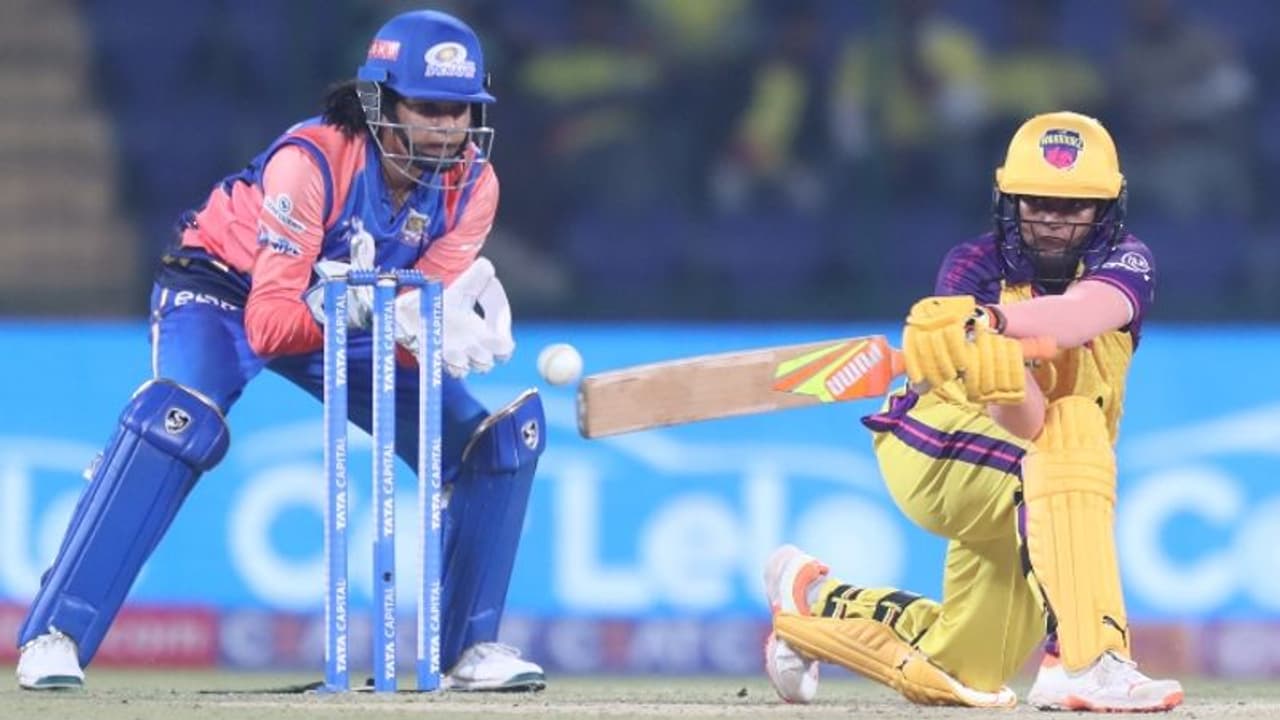 கடைசி வரை போராடிய யுபி வாரியர்ஸ் – 42 ரன்கள் வித்தியாசத்தில் வெற்றி பெற்று 2ஆவது இடத்திற்கு முன்னேறிய மும்பை! கடைசி வரை போராடிய யுபி வாரியர்ஸ் – 42 ரன்கள் வித்தியாசத்தில் வெற்றி பெற்று 2ஆவது இடத்திற்கு முன்னேறிய மும்பை!