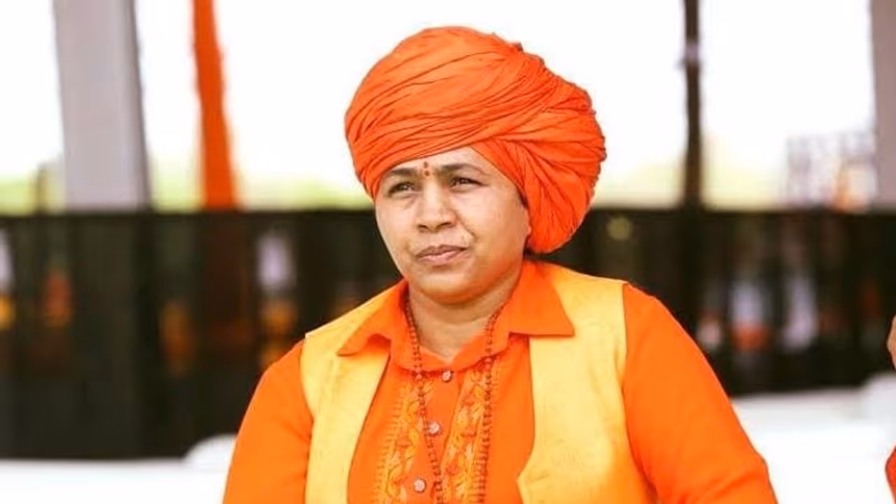 Women's day: यूपी की इकलौती महिला महंत, पैथोलॉजिस्ट बनते बनते बन गईं सन्यासी, घर में नहीं जला था 9 दिन चूल्हा 