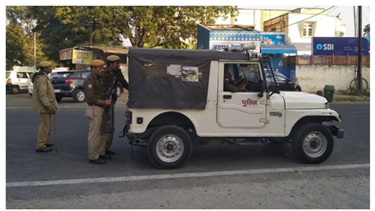 ലൈംഗിക ആവശ്യത്തിന് വിസമ്മതിച്ചു, യുവാവിനെ കൊന്ന് തള്ളി സുഹൃത്തുക്കൾ; കസ്റ്റഡിയിലിരിക്കെ വിഷം കഴിച്ചു ലൈംഗിക ആവശ്യത്തിന് വിസമ്മതിച്ചു, യുവാവിനെ കൊന്ന് തള്ളി സുഹൃത്തുക്കൾ; കസ്റ്റഡിയിലിരിക്കെ വിഷം കഴിച്ചു