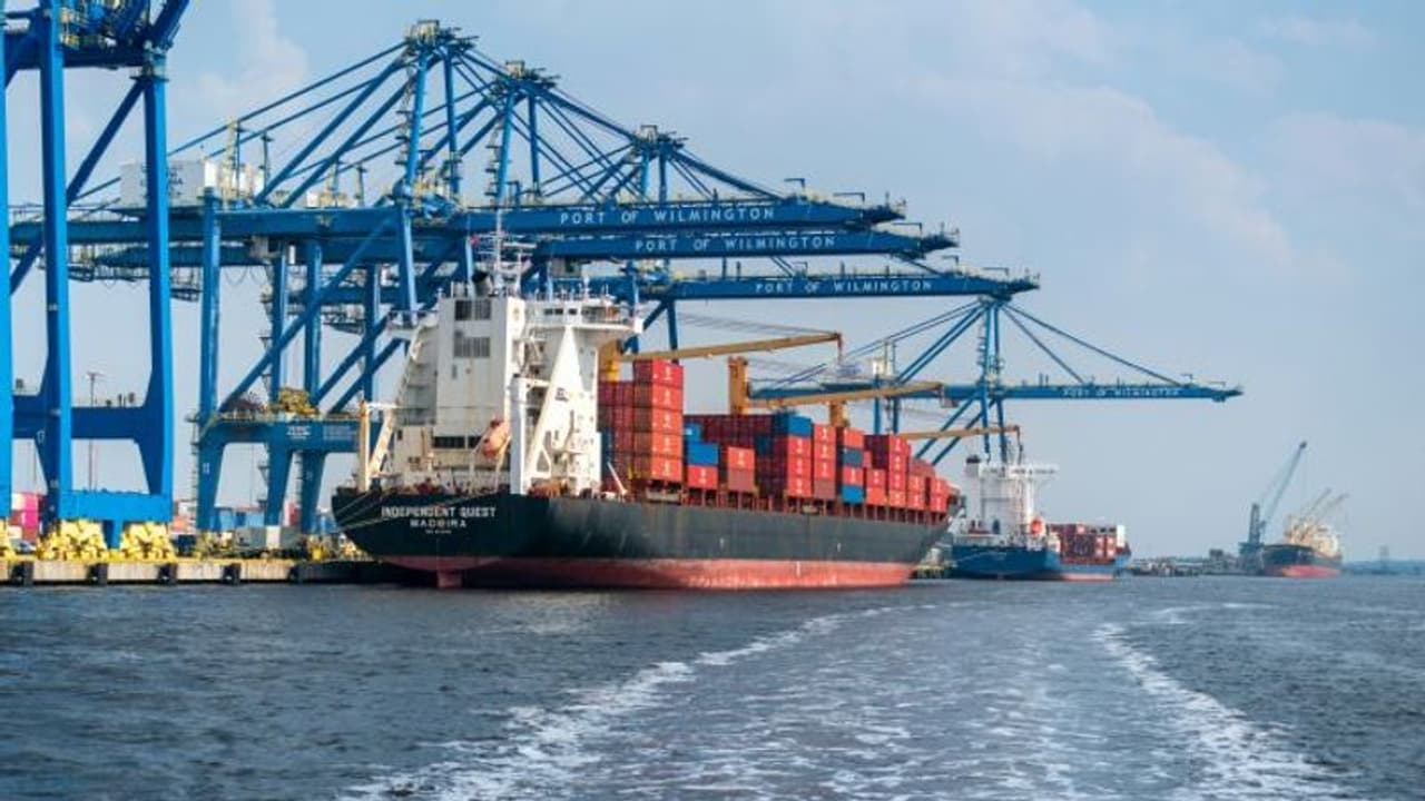 Communications gear in Chinese cranes? US probe sparks spying concern Communications gear in Chinese cranes? US probe sparks spying concern