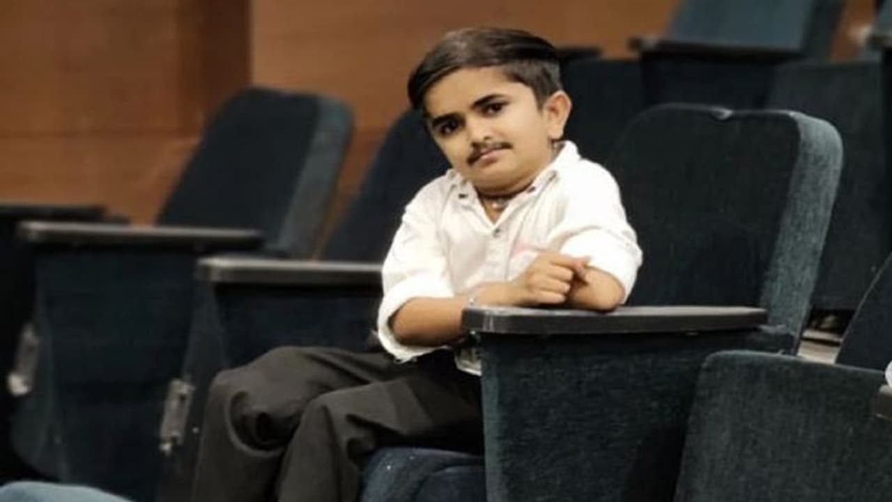 Defying odds: 3 foot tall Doctor Ganesh Baraiya from Bhavnagar