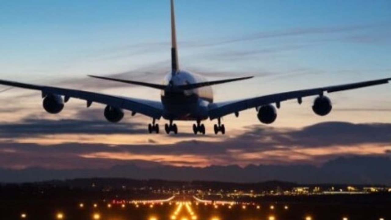 ടേക്ക് ഓഫിന് പിന്നാലെ പ്രധാന ടയർ നഷ്ടമായി, ഇന്ധനം കത്തിച്ച് തീർത്ത് ബോയിംഗ് വിമാനത്തിന്റെ എമർജൻസി ലാൻഡിംഗ് 