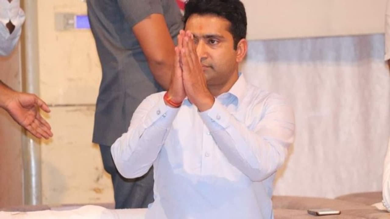 Rajasthan News: लोकसभा चुनाव में टिकट कटने के बाद बीजेपी में पहली बगावत, इस सांसद ने दिखाए तल्ख तेवर