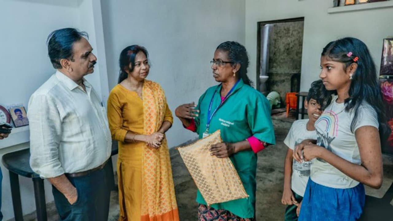 'അന്ന് മാസം 400 ൽ തുടങ്ങി, ഇന്ന് 30000 വരെ കിട്ടും' സര്‍പ്രൈസ് നൽകിയ ശുചിത്വ മിഷൻ മേധാവിയോട് ഉദയകുമാരി 
